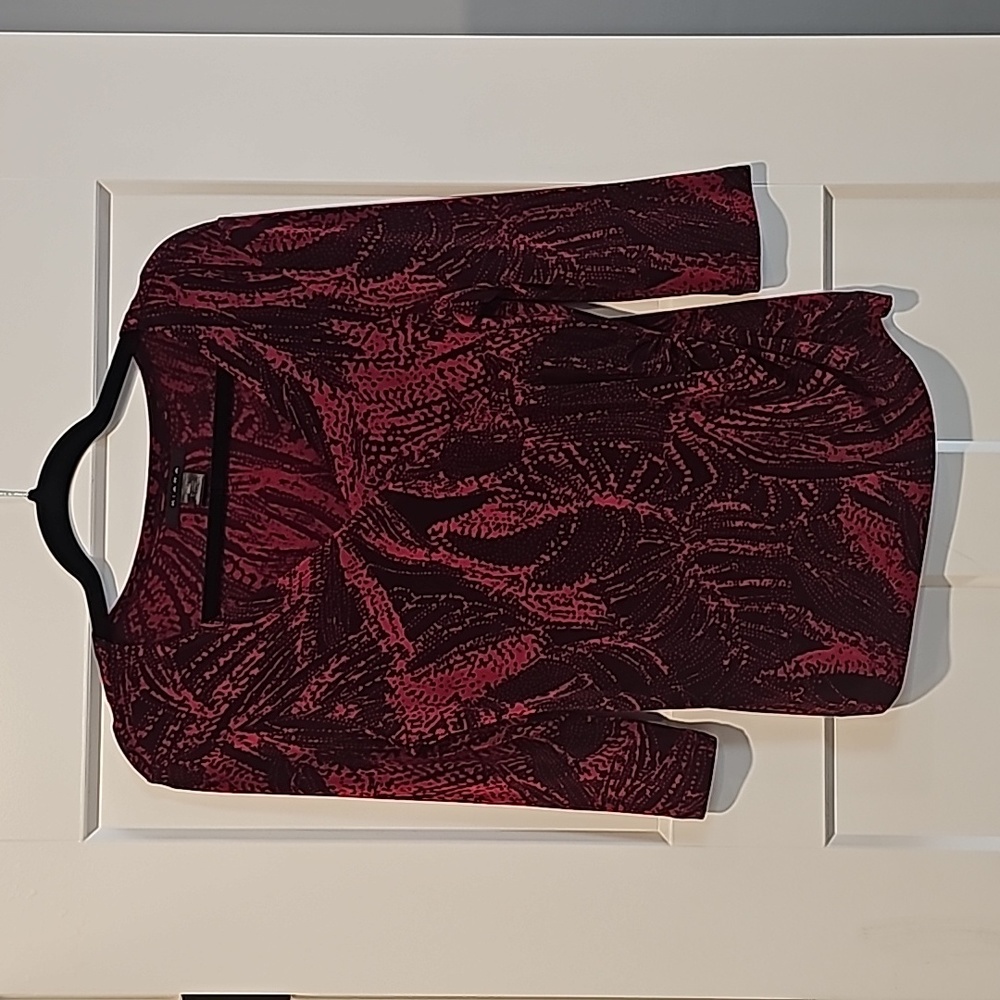 Kiara 3/4 sleeve v neck top - size small